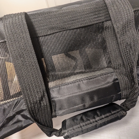 Sherpa's Pet Trading Company Black Pet Carrier Size Medium - Picture 4 of 13